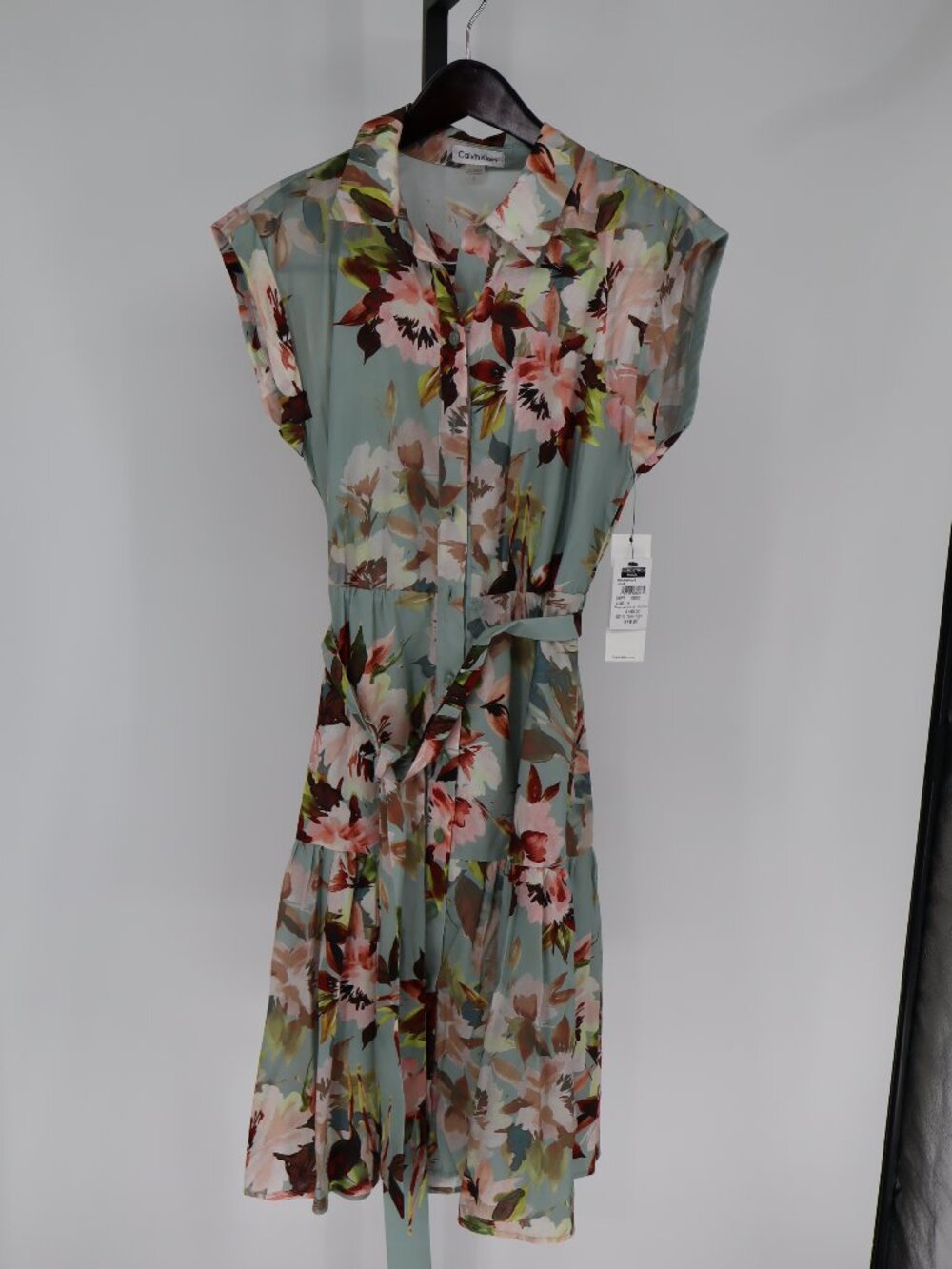 Polyester chiffon dress,Calvin Klein floral printed midi dress with belt. Size 6